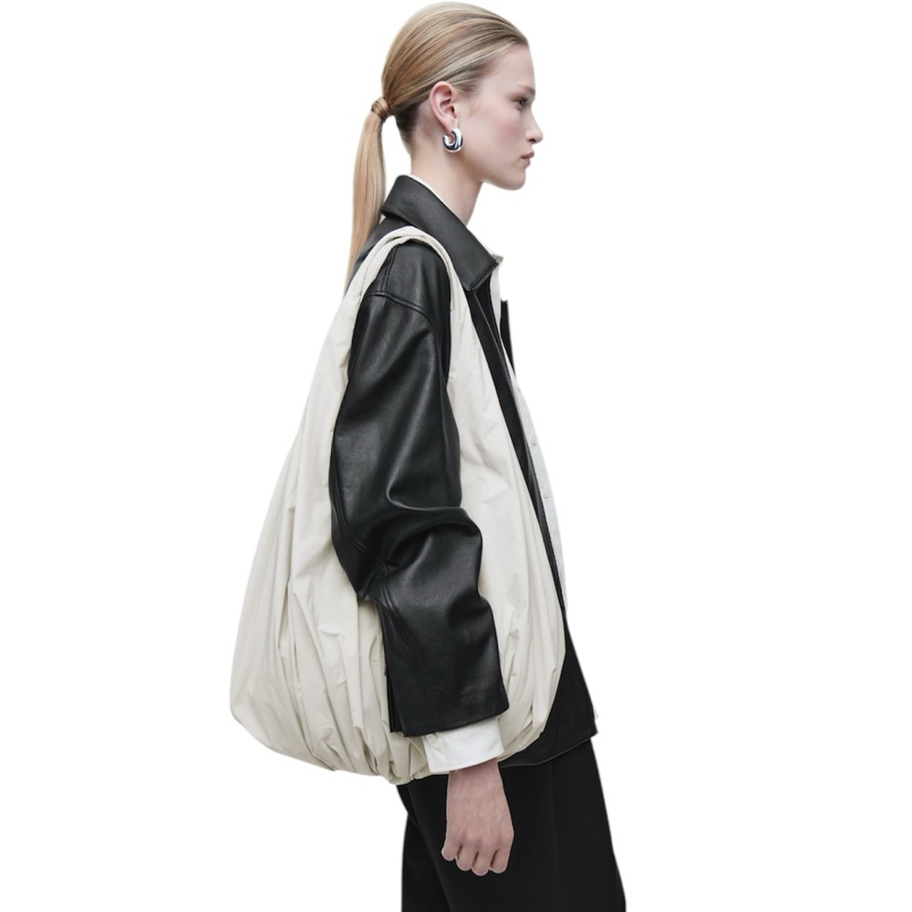 COS light gray chalk white Cloud tote bag - Picture 1 of 9